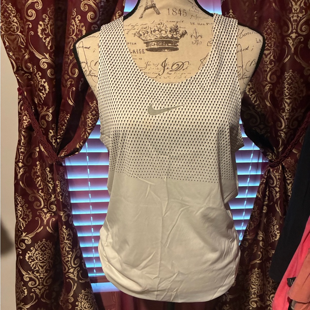 Nike Women's Black and White Patterned Tank Top